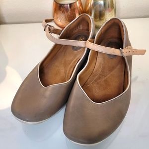 Clark's 8.5 Women's Mary Jane Flats